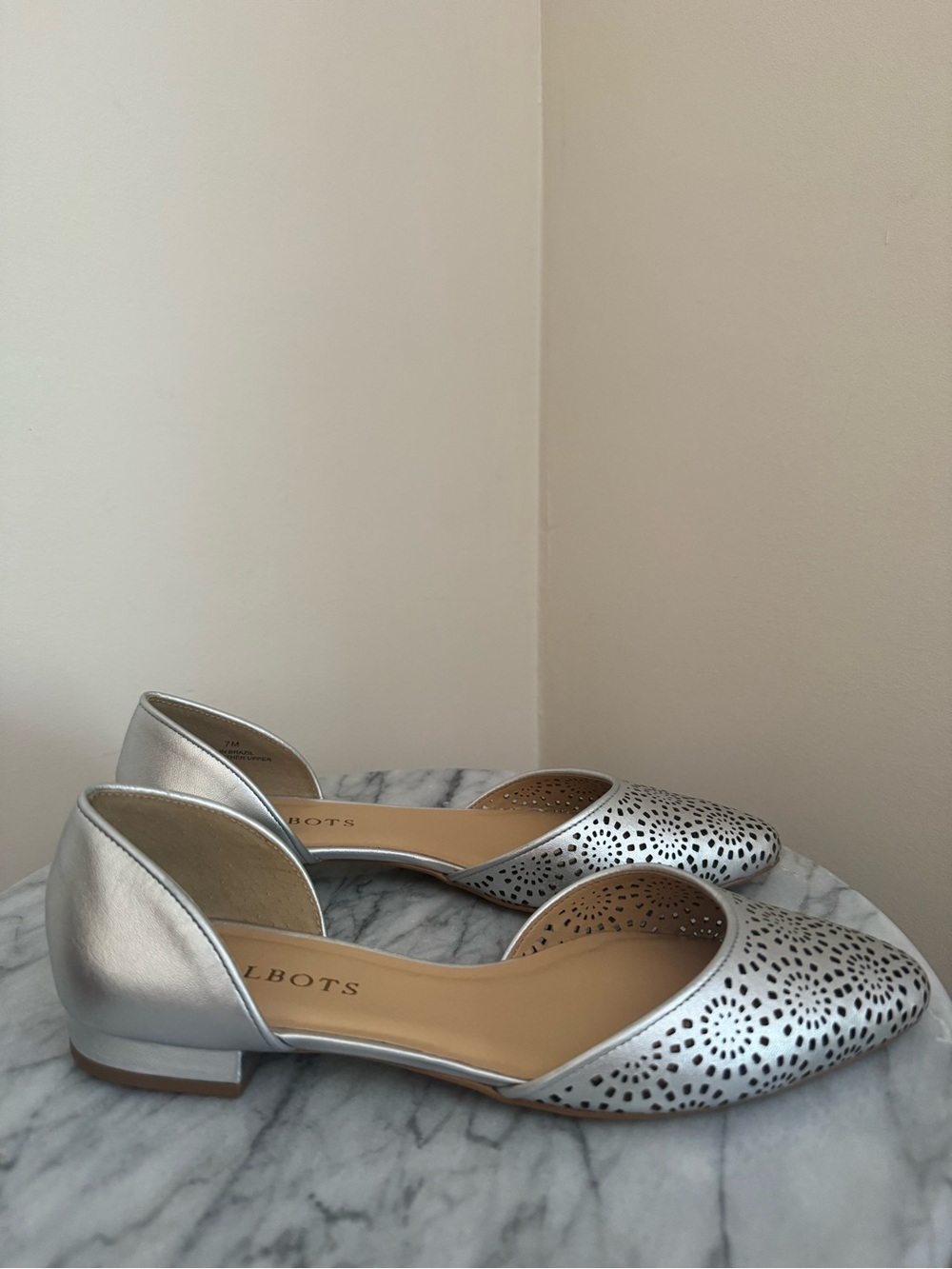 Talbots Leather D’Orsay Flats Women’s Size 7 Silver Perforated Pointed Toe - Picture 2 of 10